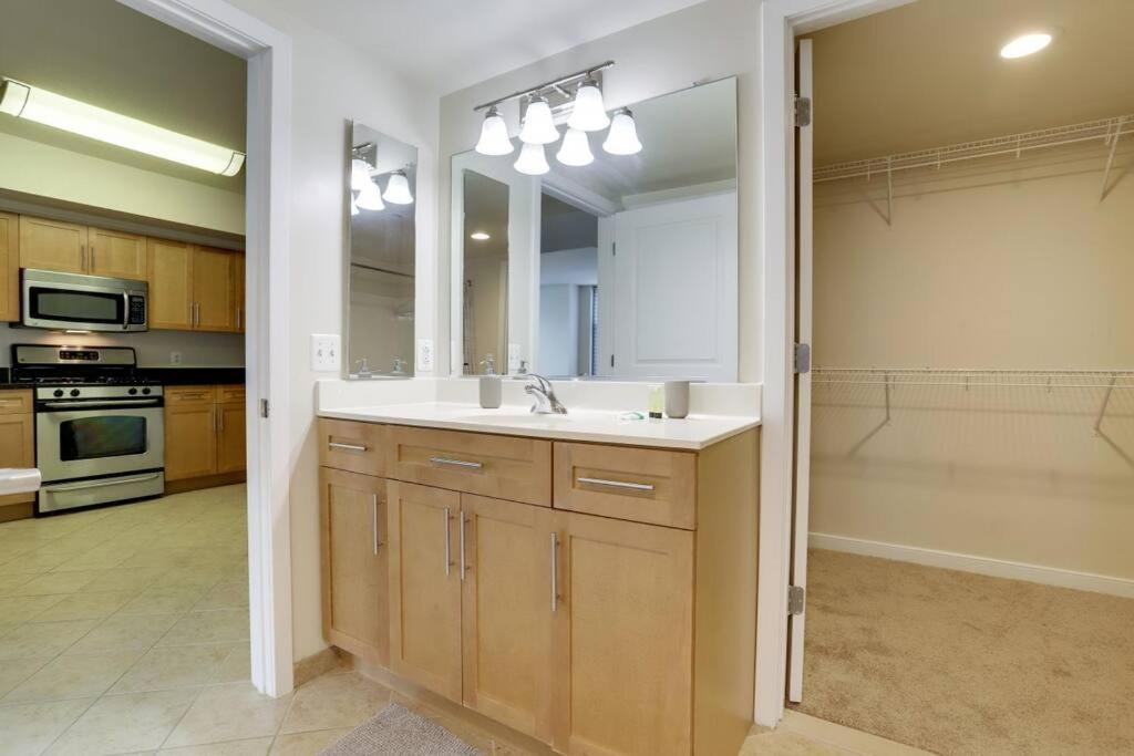 Fantastic 2 Bedroom Condo At Pentagon City Arlington Esterno foto